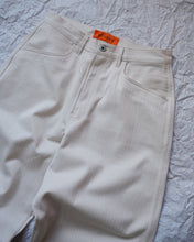 Load image into Gallery viewer, Curved Jeans - Ecru HBT